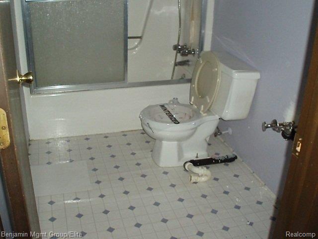24678 Chalk Farm Road North, Unit 77 Warren, MI 48091 - Photo 4 of 7 bath