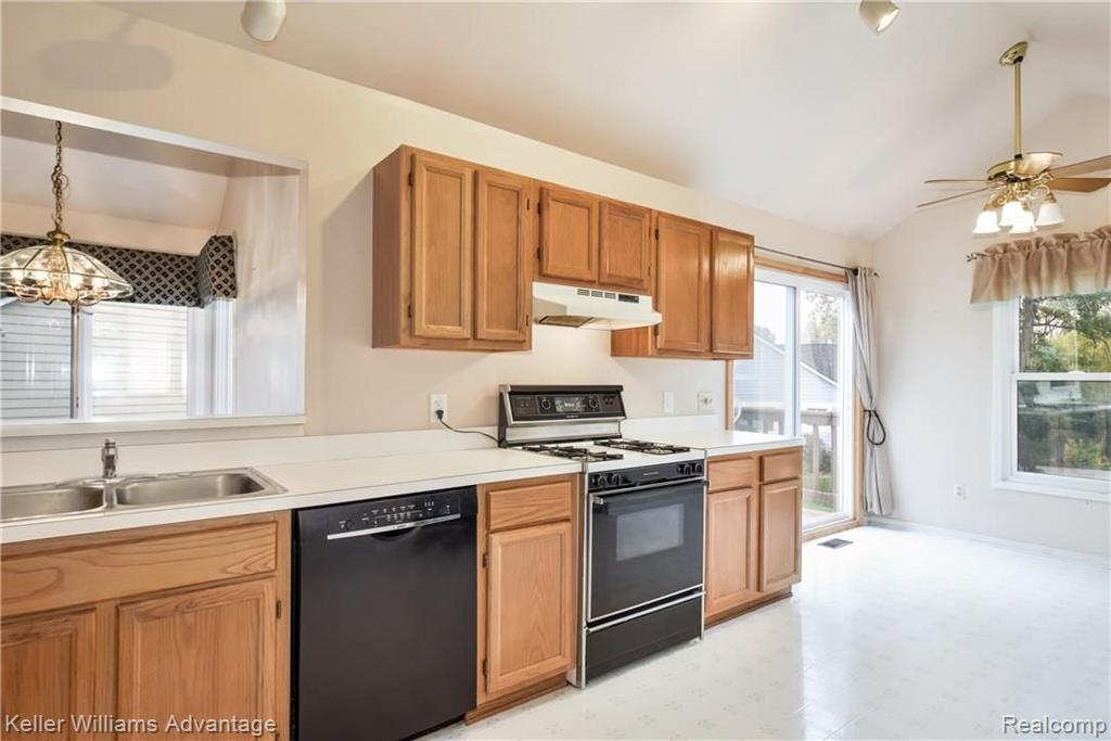 3279 Fairgrove Terrace Rochester Hills, MI 48309 - Photo 7 of 40