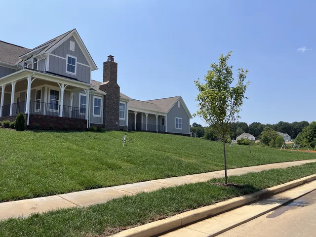 a view of a tennis court