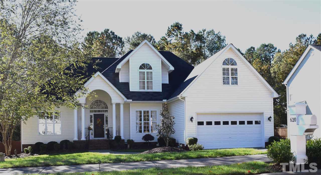 Wonderful curb appeal at 620 Middle Bridge