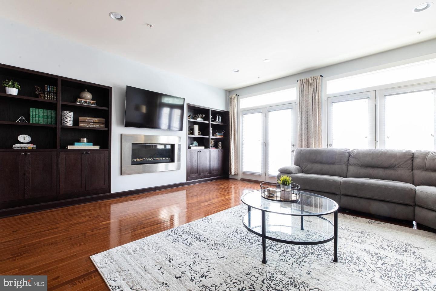 409 Hydrangea Place Gaithersburg, MD 20878 - Photo 8 of 49 a living room with furniture and a wooden floor