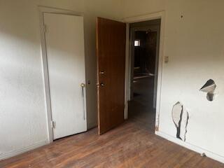 3224 Baylor Street Lubbock, TX 79415 - Photo 7 of 23 an empty room with mirror