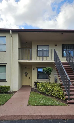 a front view of house with yard