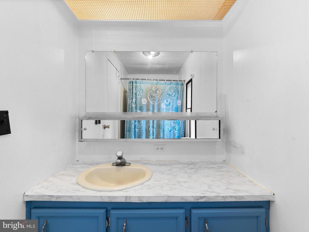 7805 West Hill Rd Mount Mount Airy, MD 21771 - Photo 16 of 21 Bathroom