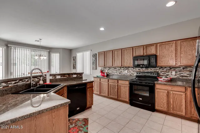 $3,200 | 13546 West Port Royale Lane, Surprise, AZ 85379