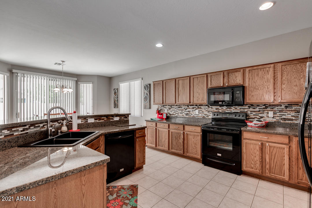 13546 West Port Royale Lane Surprise, AZ 85379 - Photo 6 of 57 06-Port Royale