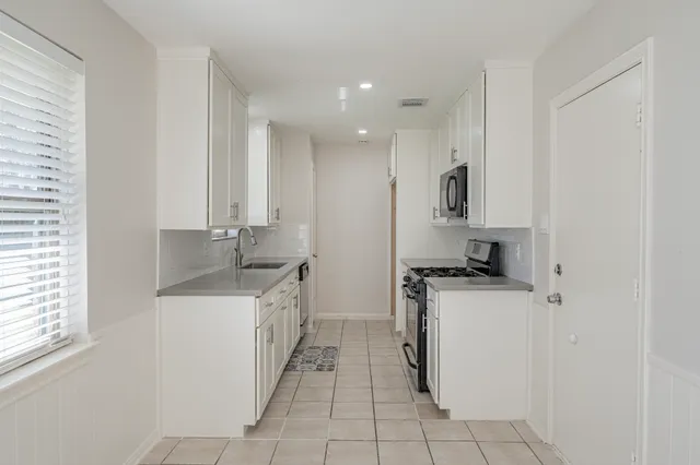 $1,750 | 3435 Gary Lane, Spring, TX 77380