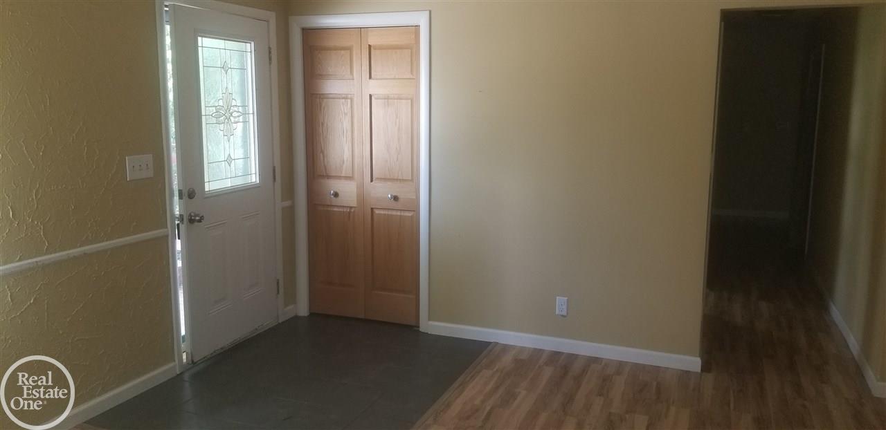 7887 Elizabeth Lake Road Waterford, MI 48327 - Photo 22 of 25