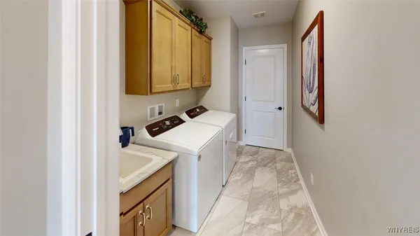 $588,900 | 6673 Curtis Court, Lockport, NY 14094