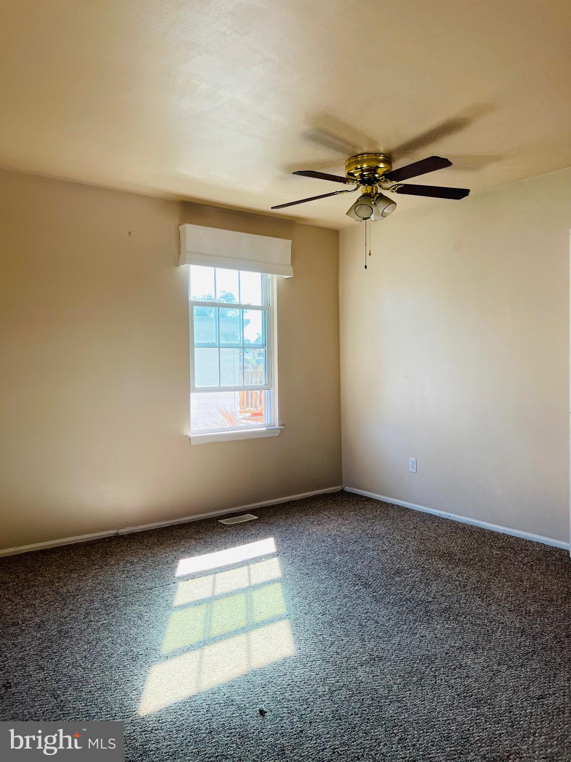 37 East Madison Avenue Clifton Heights, PA 19018 - Photo 3 of 17 an empty room with a window