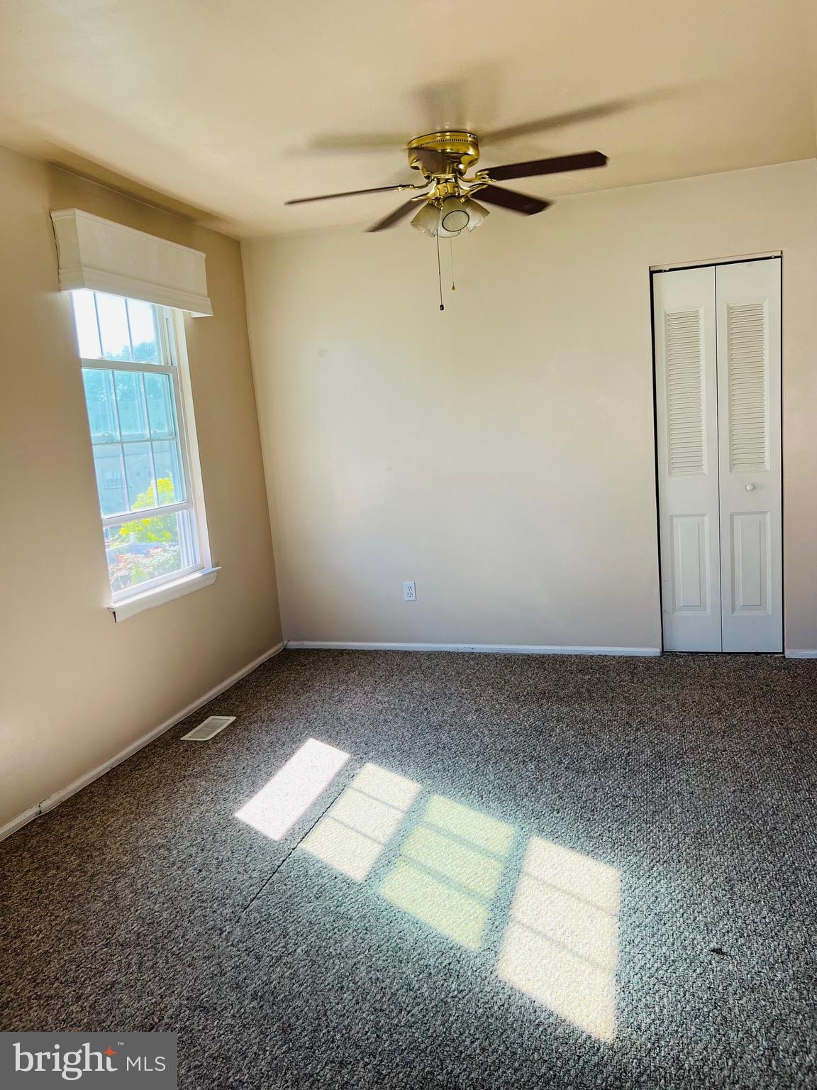 37 East Madison Avenue Clifton Heights, PA 19018 - Photo 5 of 17 an empty room with windows