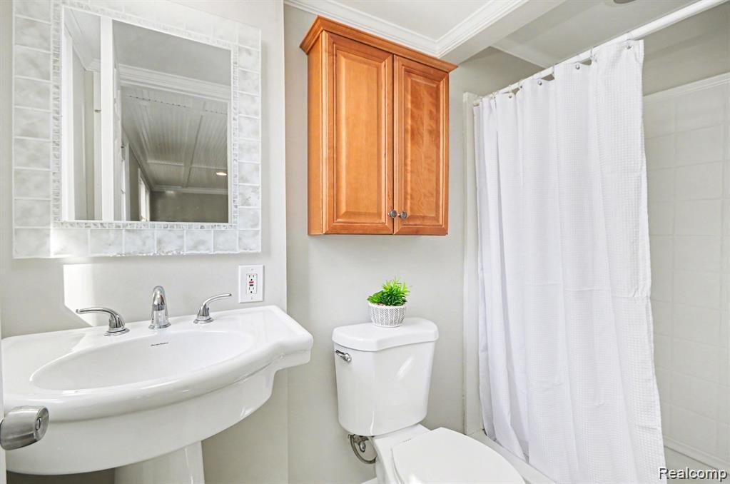 8841 Clark Road Clarkston, MI 48346 - Photo 18 of 21