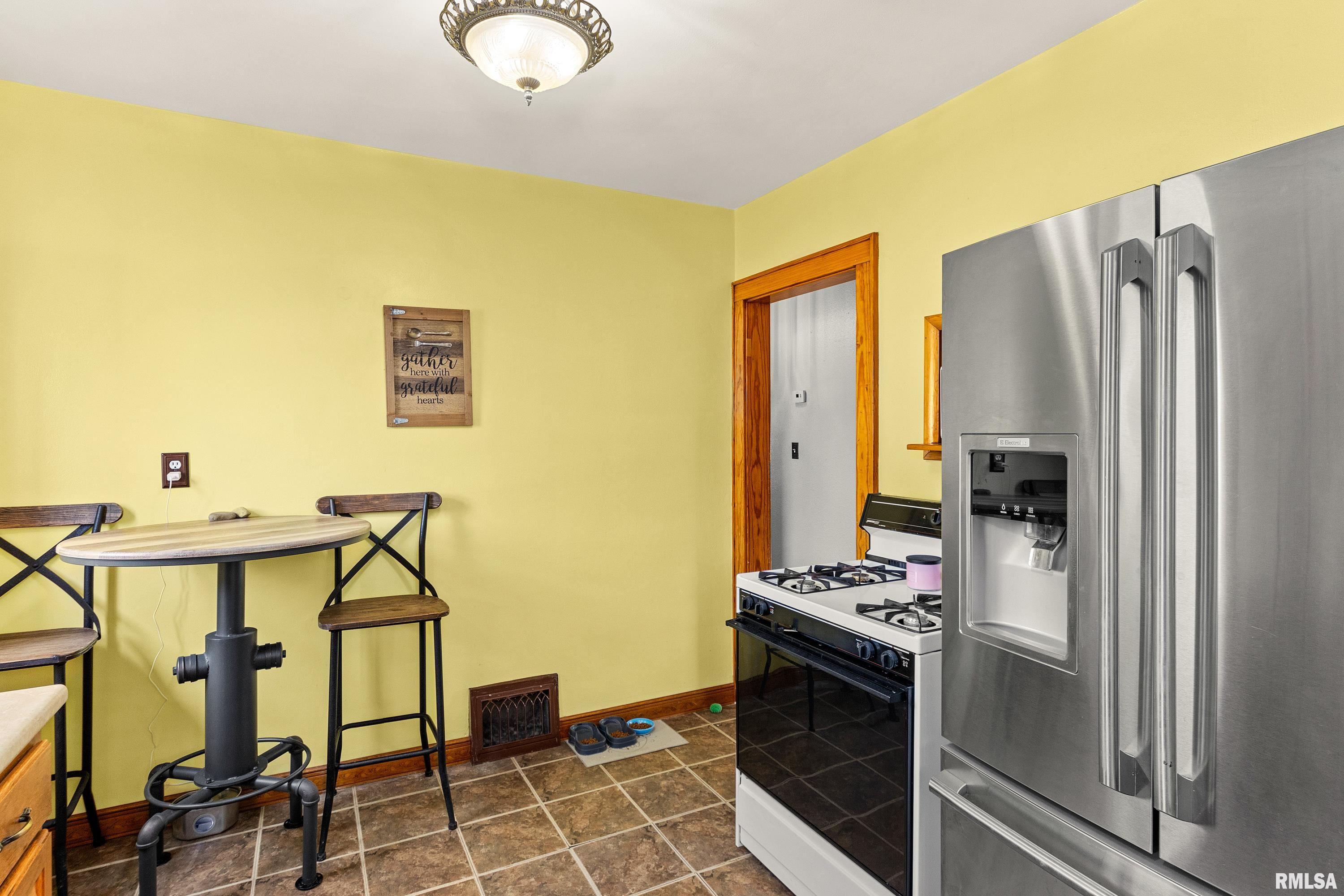 121 Albert Street Washington, IL 61571 - Photo 13 of 33