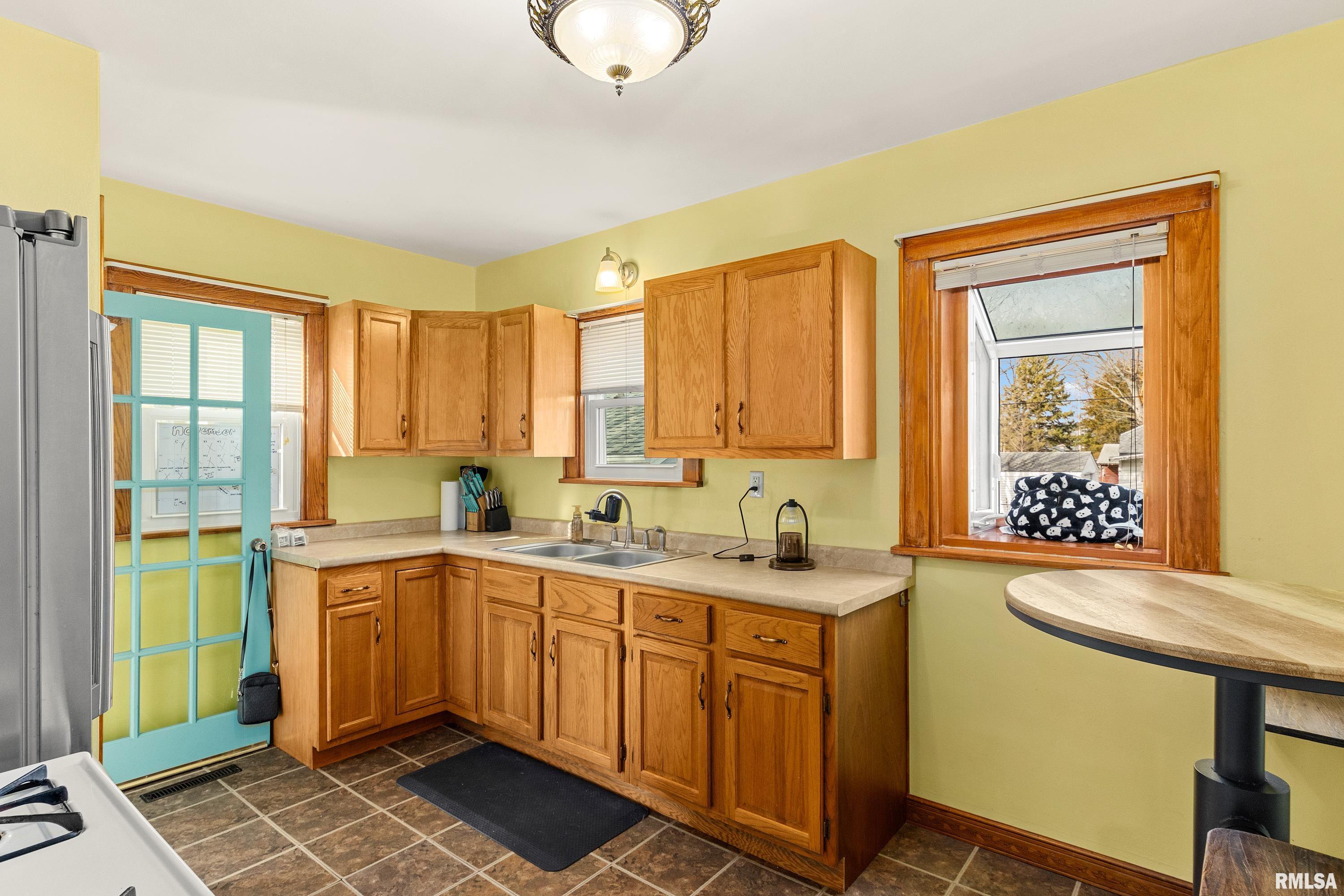 121 Albert Street Washington, IL 61571 - Photo 10 of 33