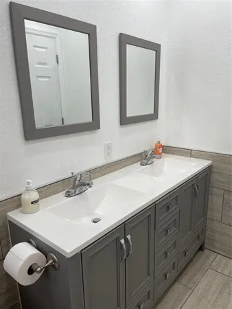 $1,800 | 4083 30th Avenue North, St. Petersburg, FL 33713
