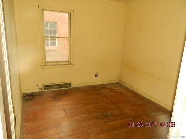 9574 Decatur Street Detroit, MI 48227 - Photo 9 of 10 DSCN0051.JPG