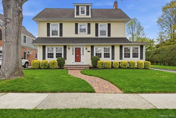 $1,985,000 | 15 Kensington Road, Garden City, NY 11530