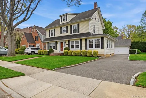 $1,985,000 | 15 Kensington Road, Garden City, NY 11530