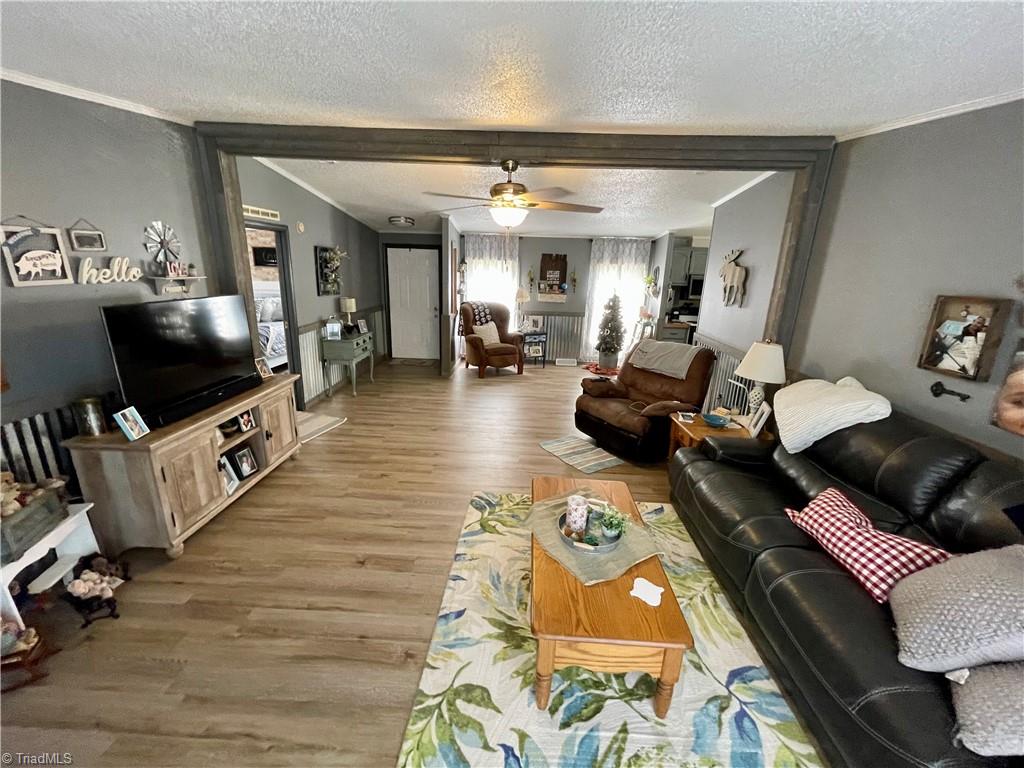 2346 Duggins Road Madison, NC 27025 - Photo 12 of 31 Large Living Room