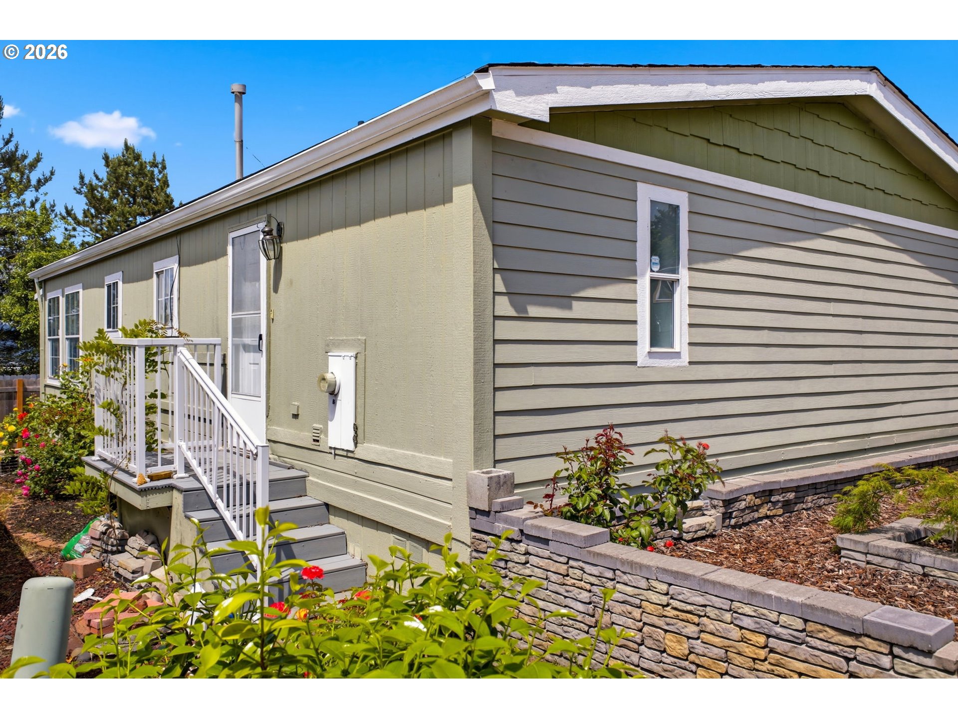 851 Southwest Sunset Way, Unit 28 Troutdale, OR 97060 - Photo 2 of 40