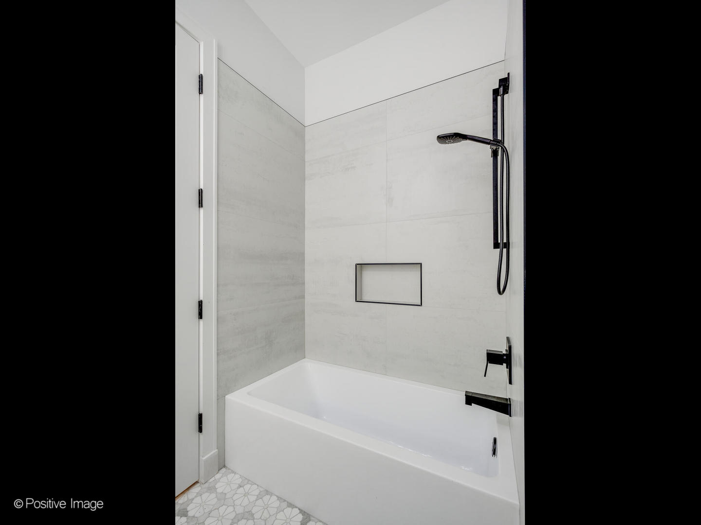 867 North Marshfield Avenue, Unit 3 Chicago, IL 60622 - Photo 25 of 26 a bathroom with a bathtub