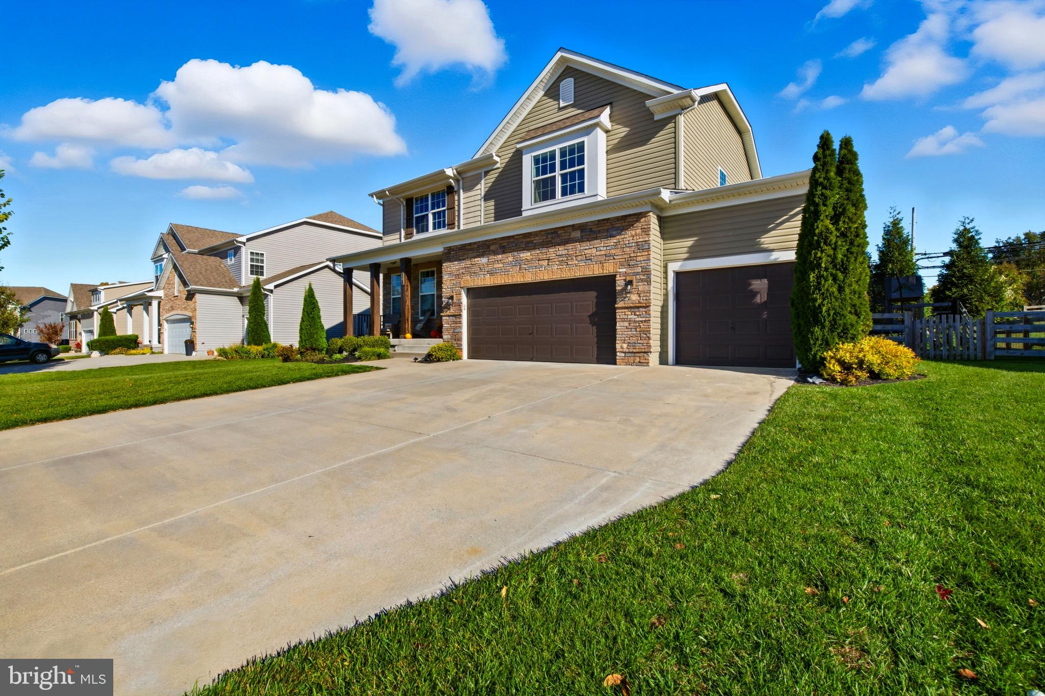 678 Stonegate Road Westminster, MD 21157 - Photo 40 of 41 3 car garage with wide driveway