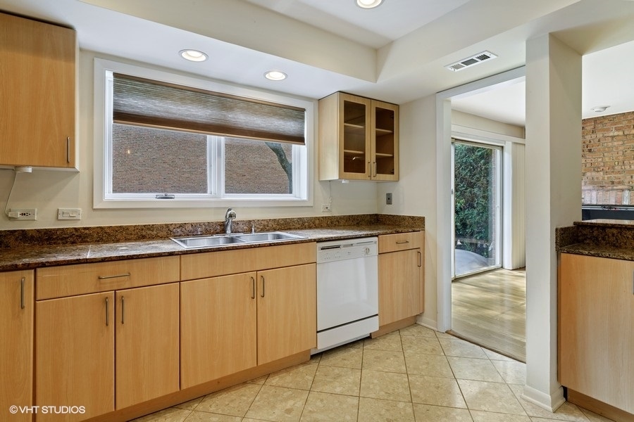 1708 Wildberry Drive, Unit A Glenview, IL 60025 - Photo 7 of 27