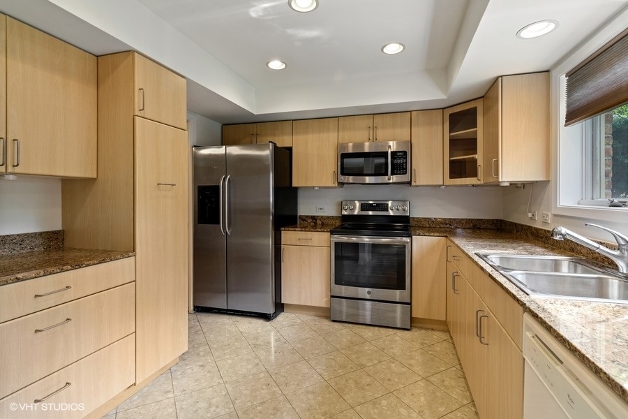 1708 Wildberry Drive, Unit A Glenview, IL 60025 - Photo 8 of 27