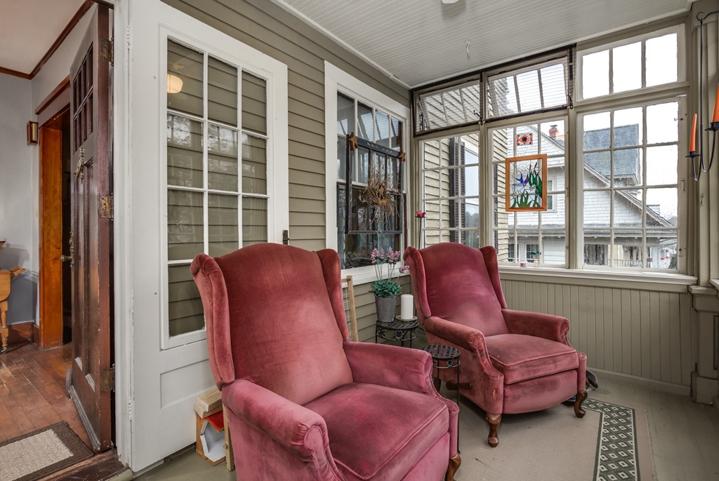 22 Beaconsfield Road Worcester, MA 01602 - Photo 12 of 27