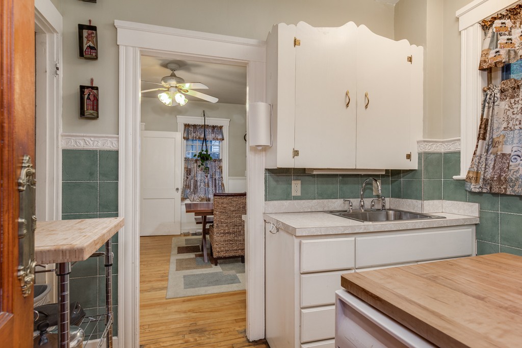 22 Beaconsfield Road Worcester, MA 01602 - Photo 16 of 27