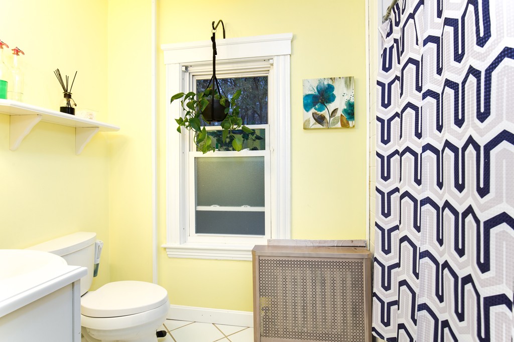 22 Beaconsfield Road Worcester, MA 01602 - Photo 19 of 27