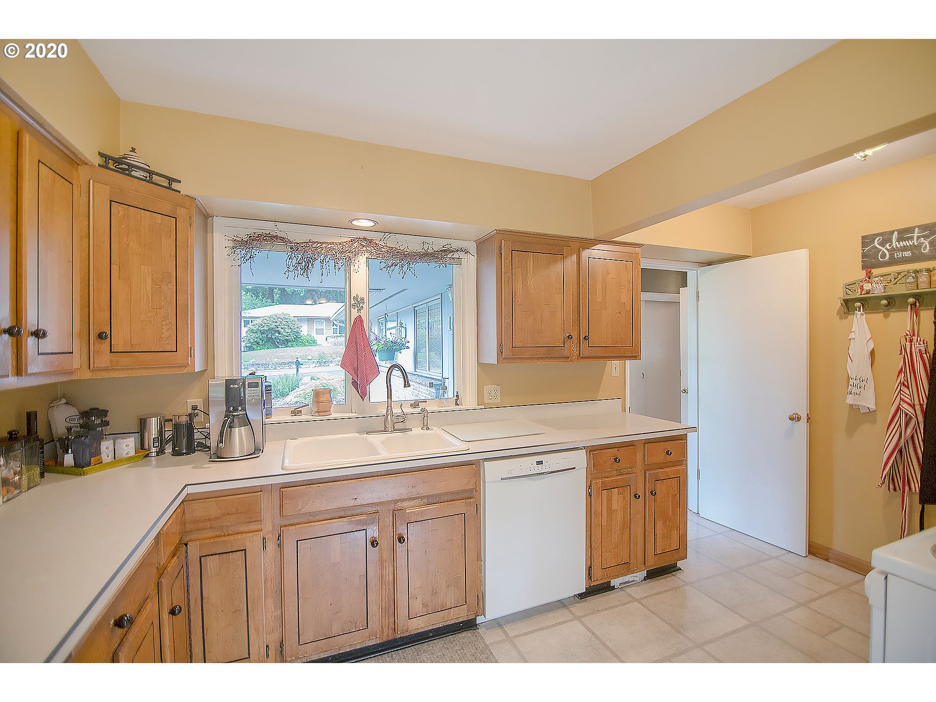 1246 Sycamore Place Longview, WA 98632 - Photo 7 of 32 Gallery Image 7