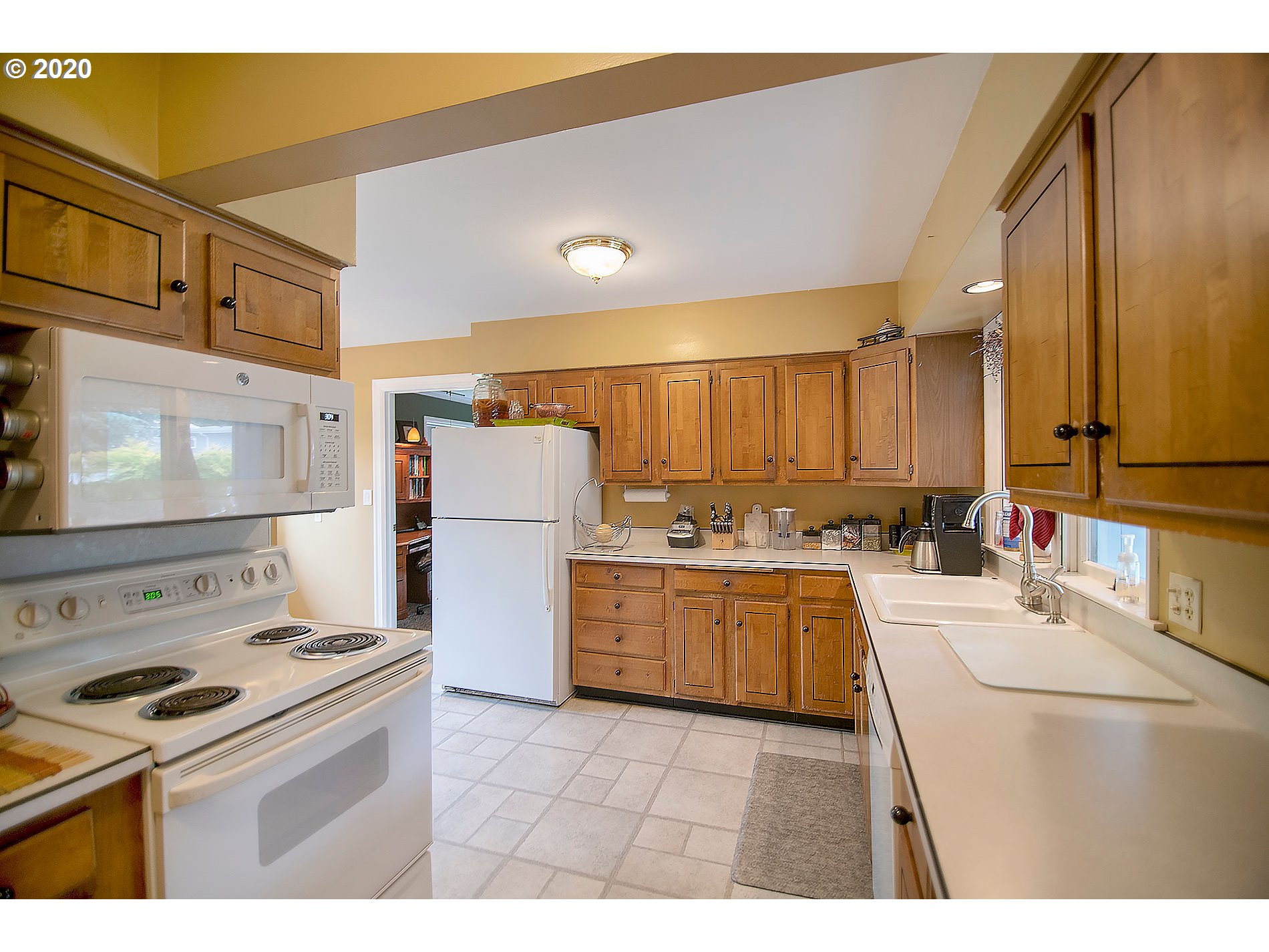 1246 Sycamore Place Longview, WA 98632 - Photo 10 of 32 Gallery Image 10