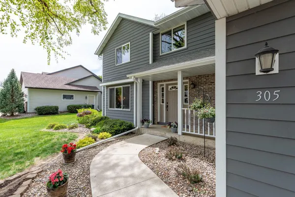 $449,800 | 305 Chancery Lane, Mankato, MN 56001