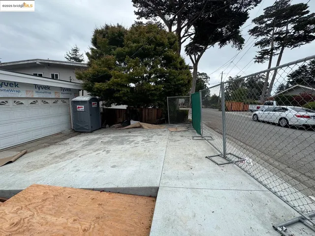 a view of a parking space