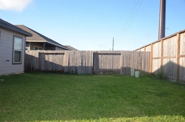a view of a back yard of the house