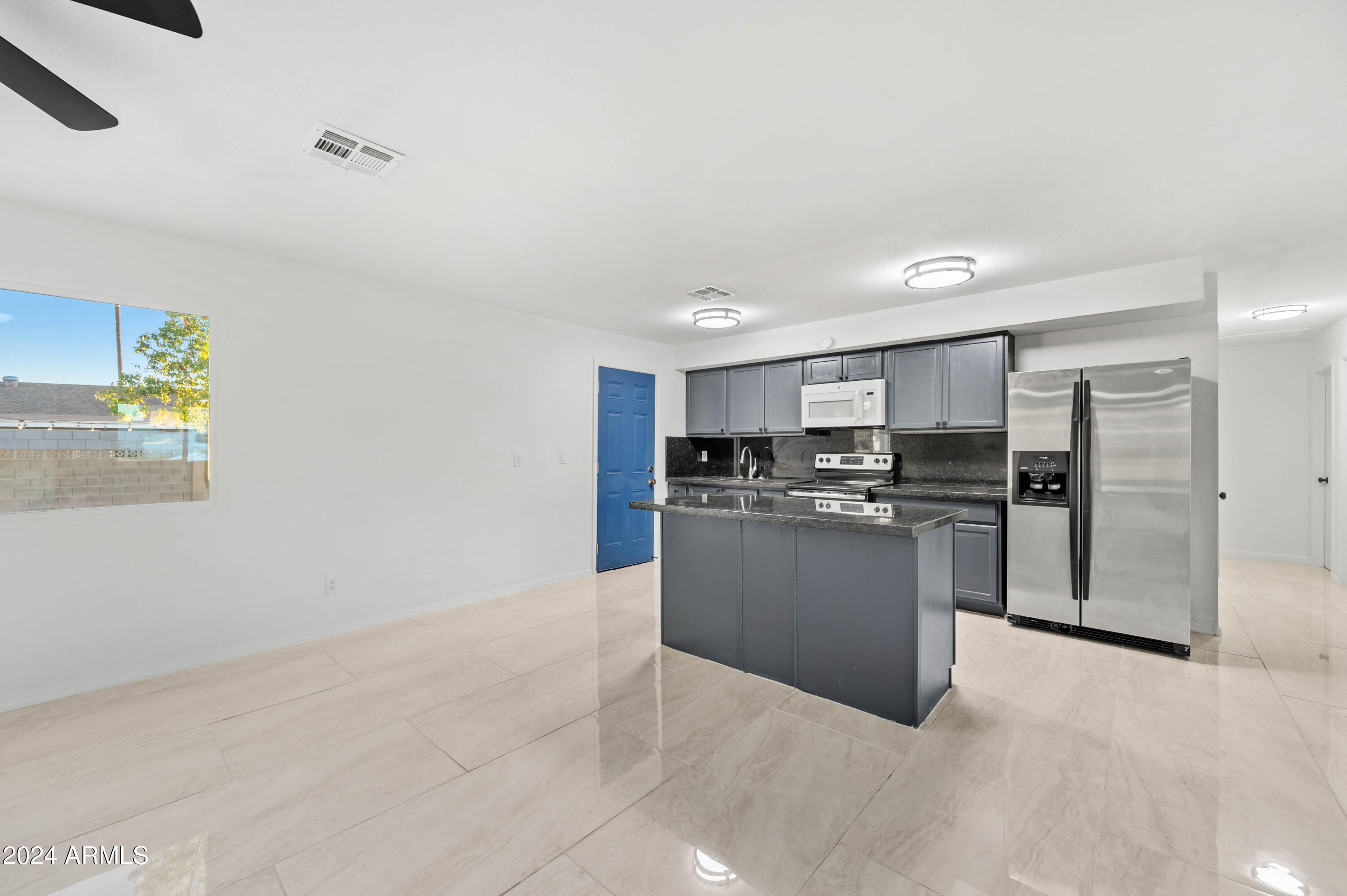 8119 West Osborn Road Phoenix, AZ 85033 - Photo 9 of 33 8119 W Osborn Rd Phoenix AZ 85033-21
