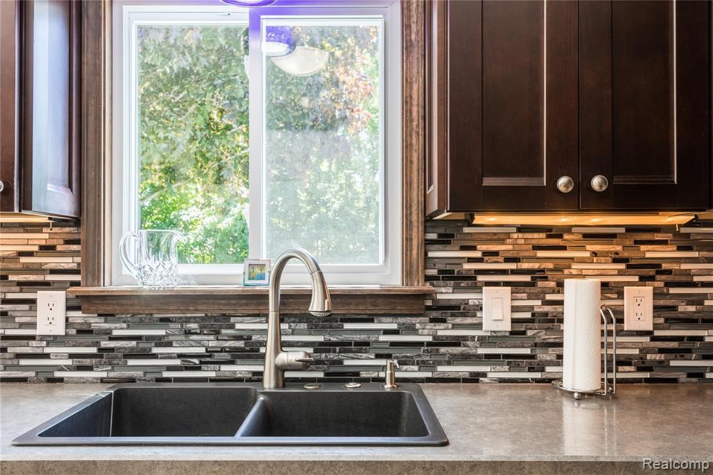 7091 Calkins Road Flint, MI 48532 - Photo 8 of 33