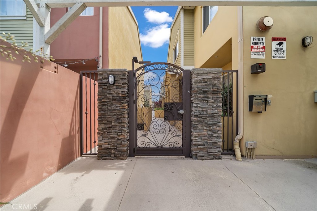 1500 Pine Avenue, Unit 9 Long Beach, CA 90813 - Photo 22 of 30 a view of a door with brick wall