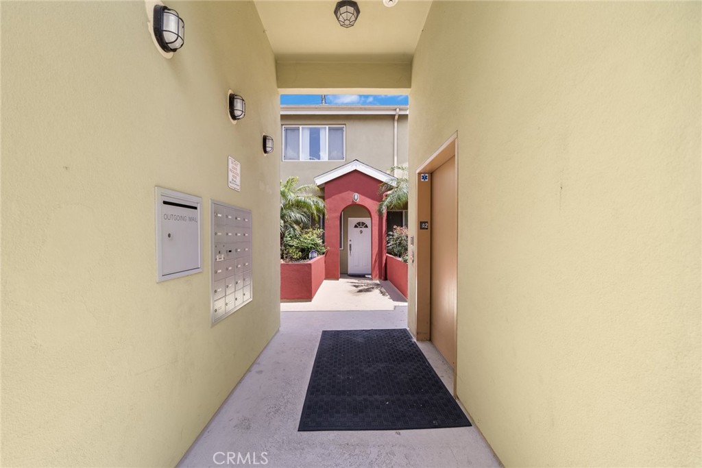 1500 Pine Avenue, Unit 9 Long Beach, CA 90813 - Photo 23 of 30 a front view of a house with a hallway