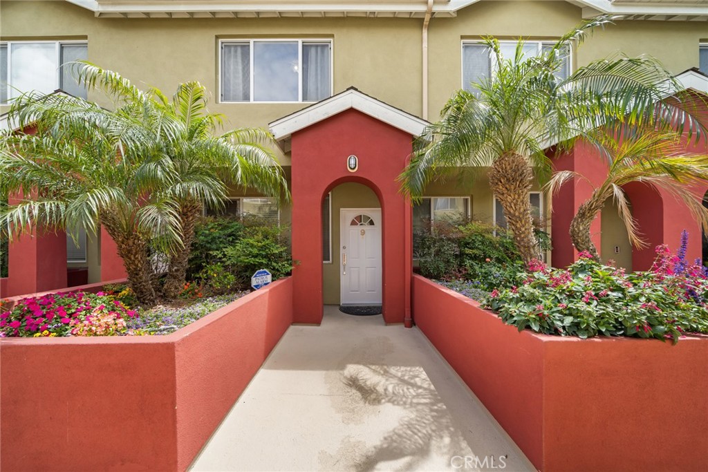 1500 Pine Avenue, Unit 9 Long Beach, CA 90813 - Photo 24 of 30 a view of entryway with flower pots