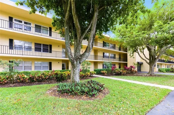 $139,900 | 1087 Forest Lakes Drive, Unit 1303, Naples, FL 34105