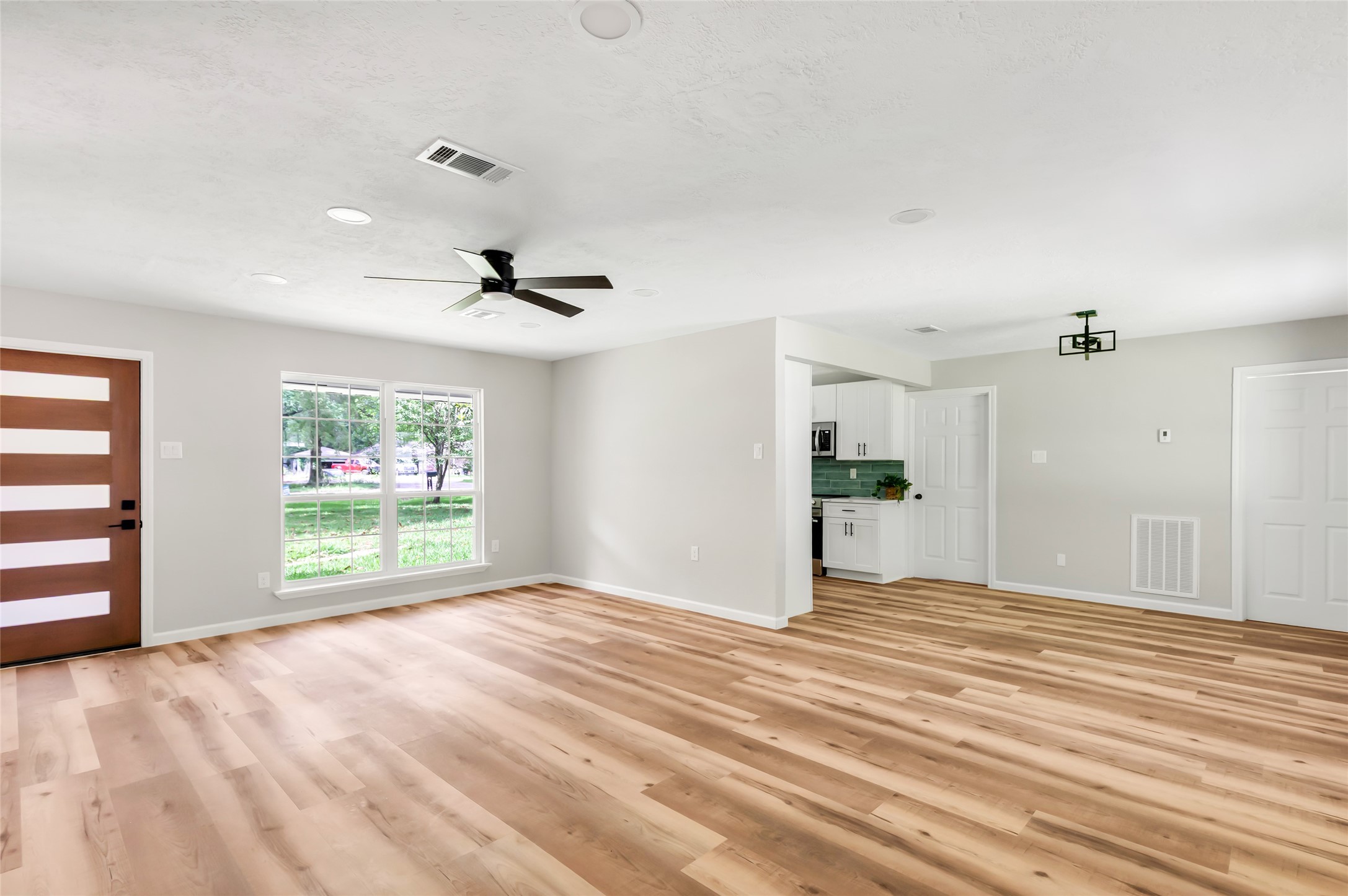 922 Lake Glen Road Houston, TX 77336 - Photo 5 of 27 View From Family Room Out The Front Window and Into Kitchen/Breakfast Room