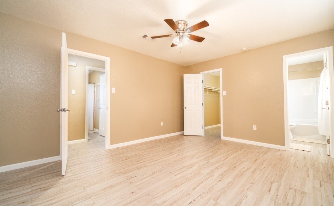 513 Catalpa Street Angleton, TX 77515 - Photo 12 of 20 Primary Suite