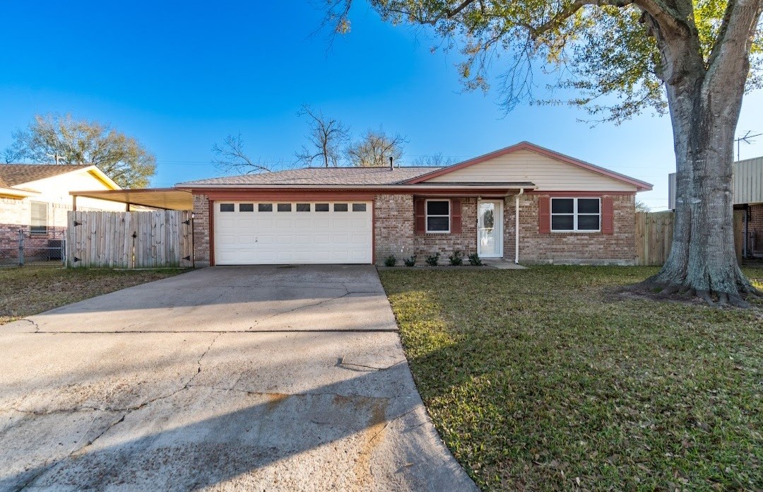 513 Catalpa Street Angleton, TX 77515 - Photo 2 of 20 Front View