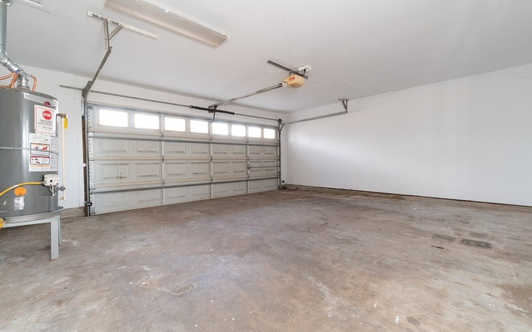 513 Catalpa Street Angleton, TX 77515 - Photo 4 of 20 Garage