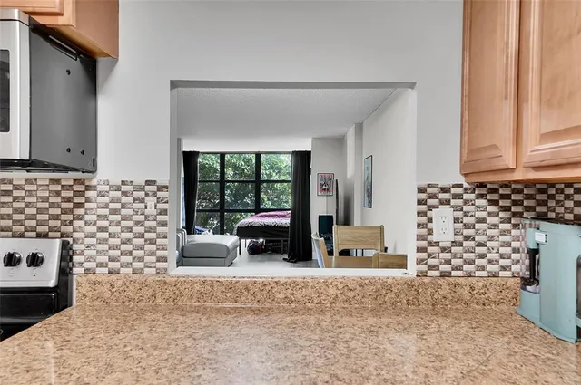 a view of livingroom with furniture