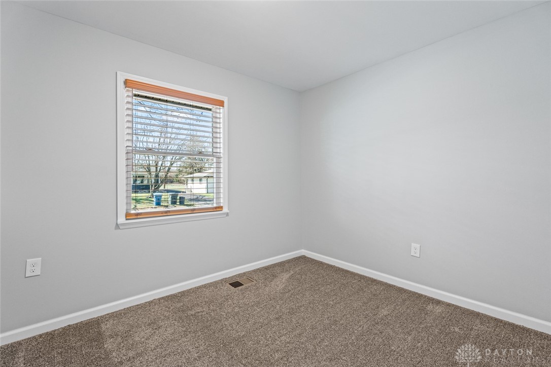 5637 Sharp Road Dayton, OH 45432 - Photo 15 of 33