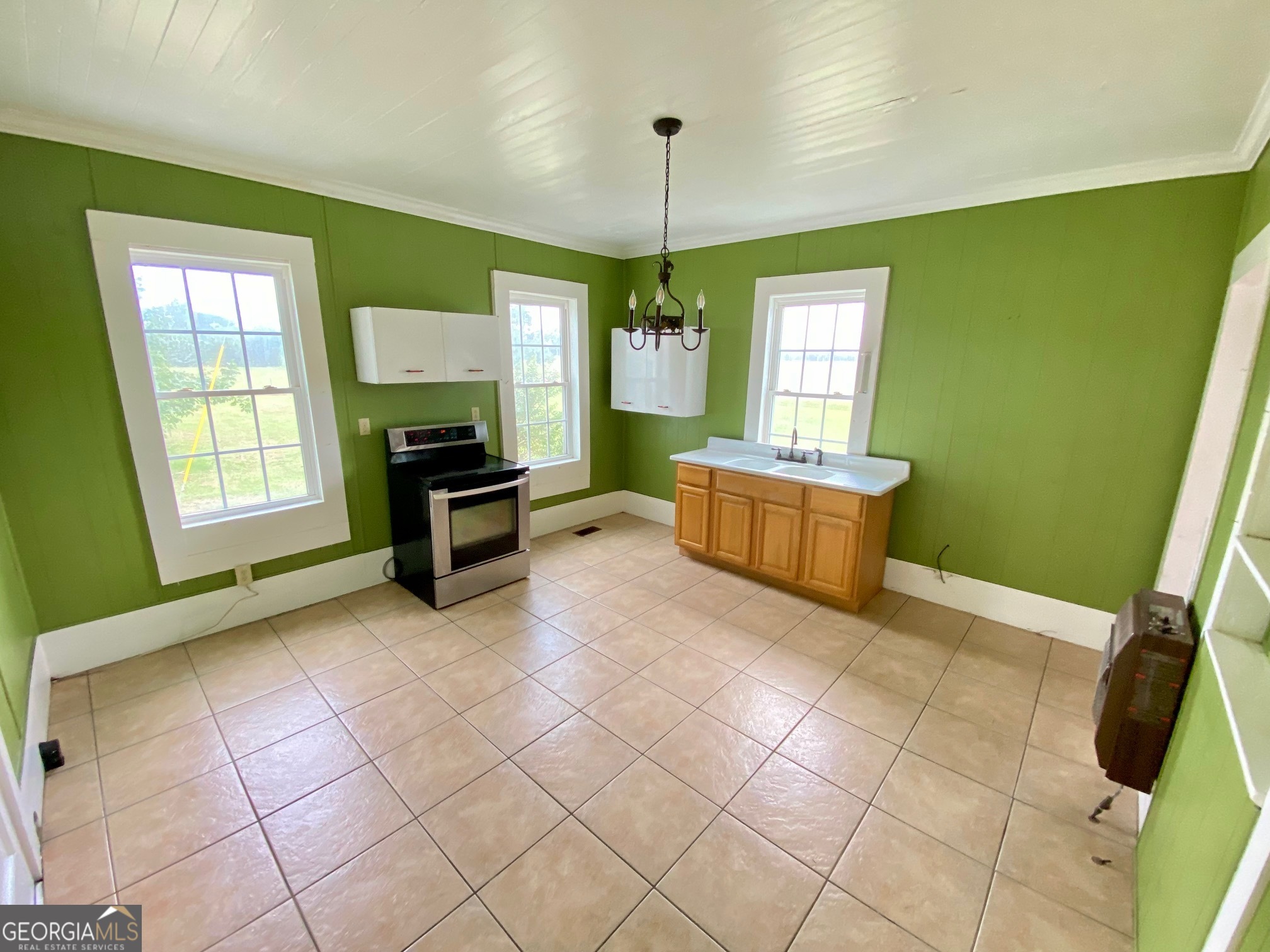 1088 Tippettville Road Pineview, GA 31071 - Photo 13 of 33 a living room with furniture and a window