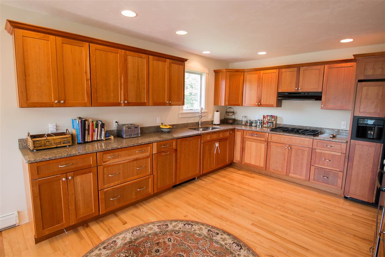 1489 Hillside Road Hartford, VT 05091 - Photo 4 of 28 Gallery Image 4